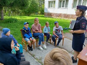 Сотрудники полиции Красноуфимска на страже детской безопасности.